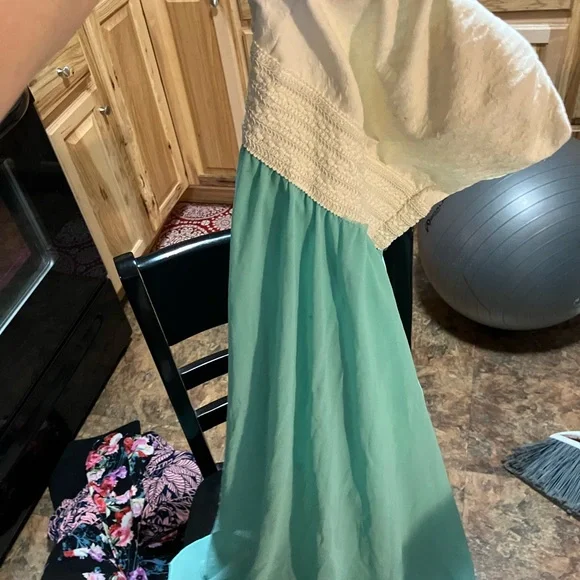 DRESSES-TOPS - Picture 2 of 15